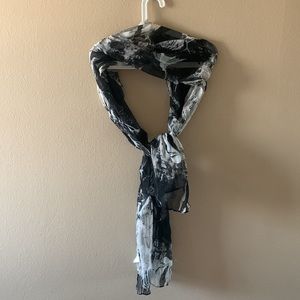HM black and white ink print scarf